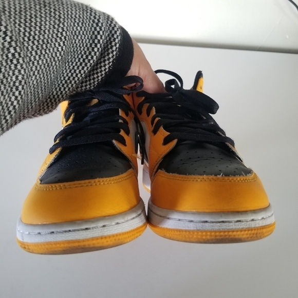 Nike | Air Jordan 1 Retro Mid - Picture 4 of 9